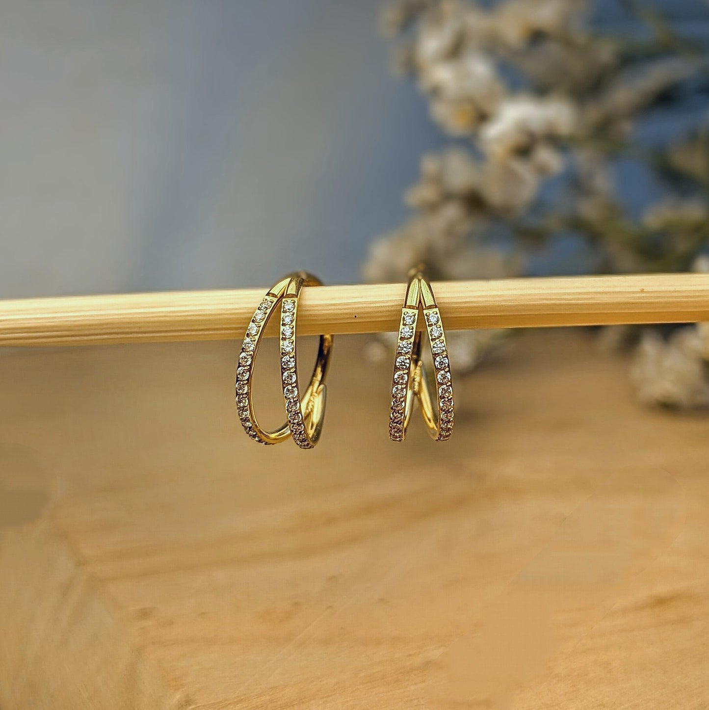 Double crystal hoop titan