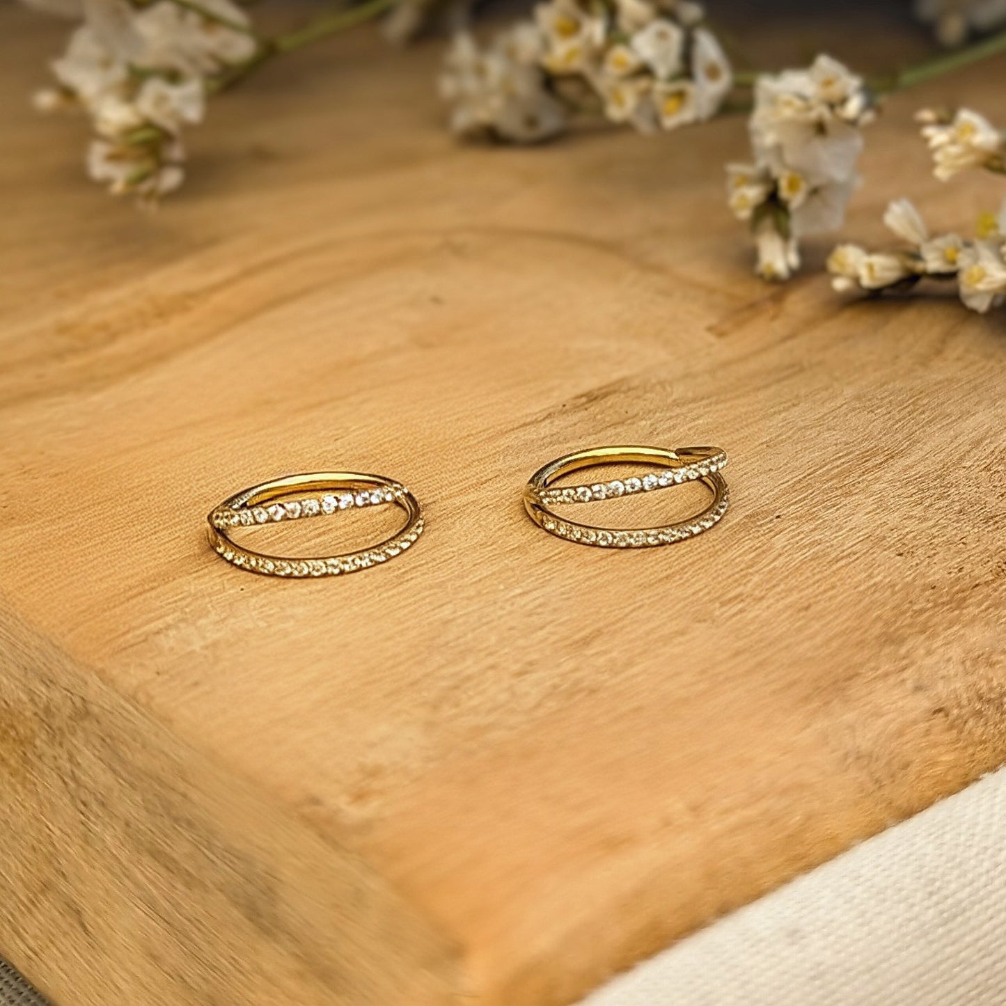 Double crystal hoop titan