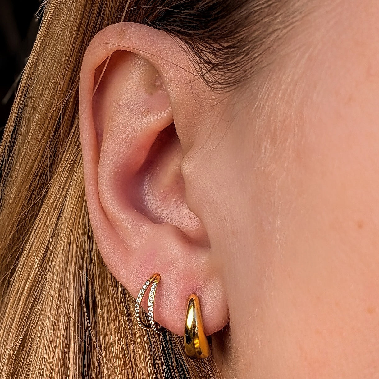 Double crystal hoop titan